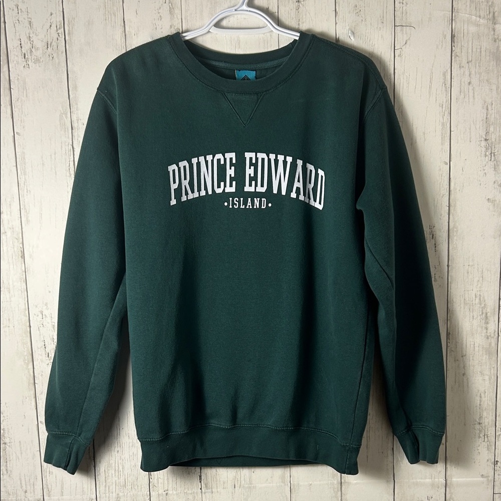 Men's Crewneck Sweater PEI men’s size medium Prince Edward Island Canada casual